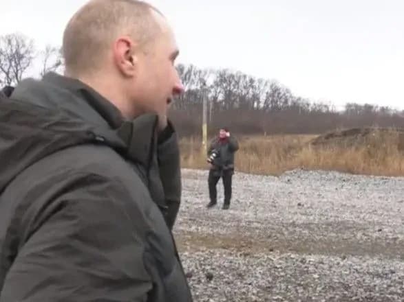 Мамо, не плач: звільнені з ОРДЛО українці телефонують рідним