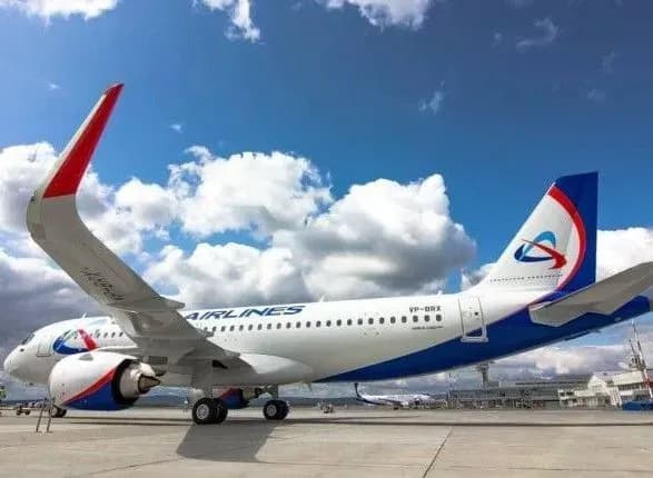 В России совершил вынужденную посадку пассажирский самолет из-за неисправности двигателя