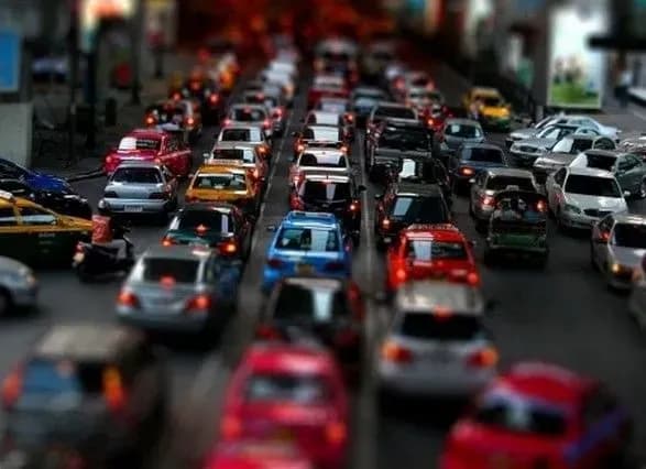 Центр Києва зупинився у заторах