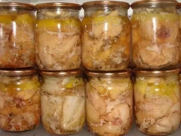 Чоловік помер від ботулізму після вживання консерви зі свинини