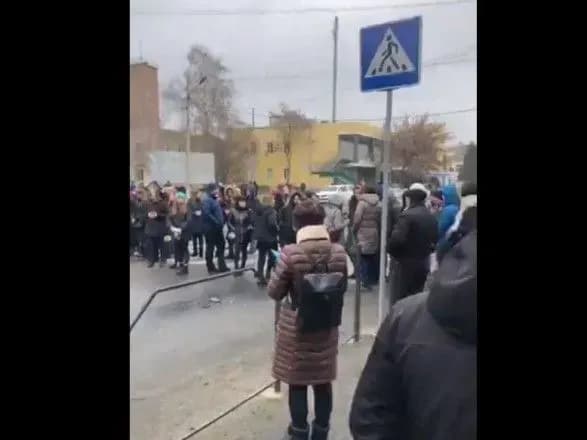 Протести після вбивства у Каховці тривають: активісти перекрили вулицю