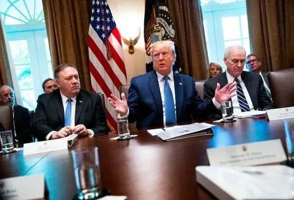 Трамп та його ключові міністри проводять нараду в зв'язку з ракетним ударом Ірану