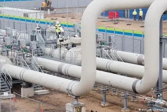 Будівництво "Північного потоку - 2" зупинилося, але газ йде по продовженню газопроводу - DW
