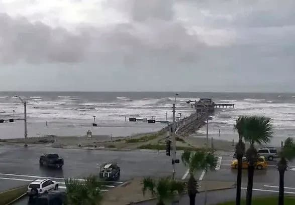 В результате шторма в США погибли восемь человек