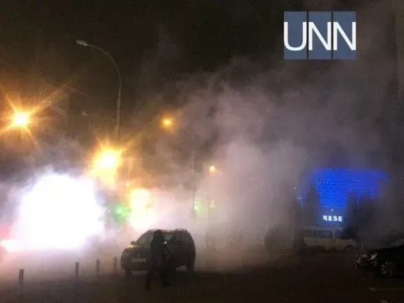 Порив труби біля Ocean Plaza: під асфальт провалилась маршрутка із пасажирами