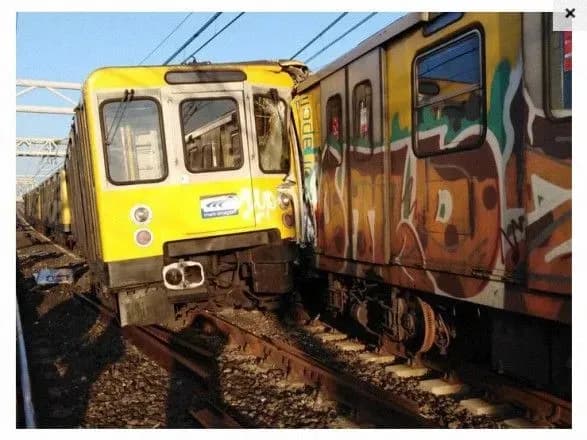 У метро Неаполя зіткнулися три потяги