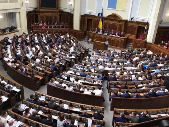У Раді оголосили перерву для наради голів фракцій у кабінеті Разумкова
