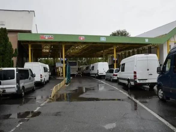 На границе с Польшей и Словакией в очередях застряли более 200 автомобилей