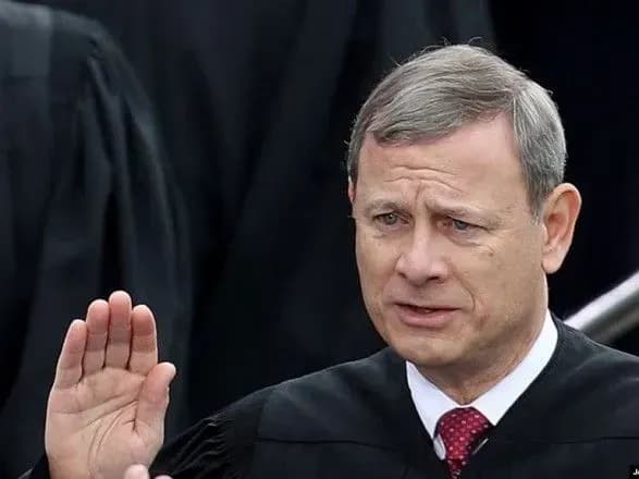 Голова Верховного суду США і сенатори присягнули перед судовим процесом над Трампом