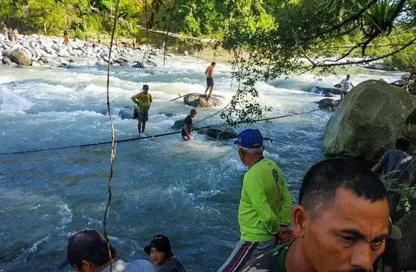 В Індонезії загинули 9 осіб при обваленні підвісного мосту