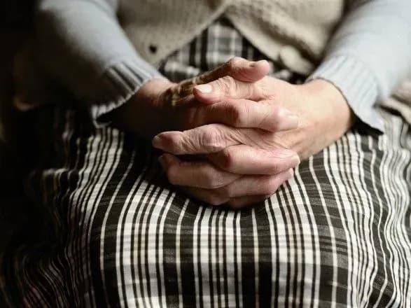 На Донеччині до 2-х років ув’язнення загрожує чоловіку за знущання над рідною матір’ю