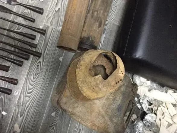 З України в Великобританію намагались вивезти старовинні наконечники списів та ножі