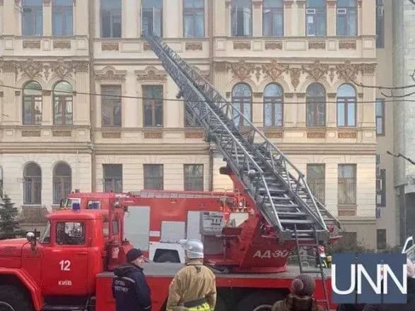 ДСНС: з Мінкульту врятували чотирьох людей, їх оглянули медики