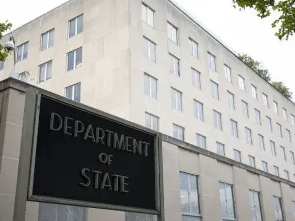 Держдеп не буде брати у поїздку до Європи журналістів з видання, з яким посварився Помпео