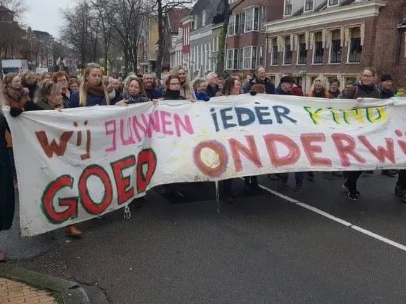 В Нидерландах проходит забастовка учителей