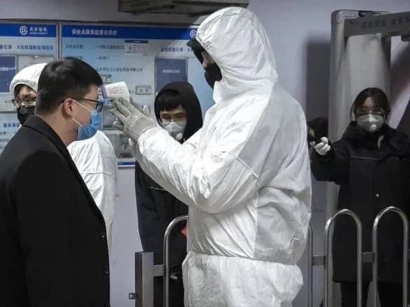 Коронавірус поширився на всі регіони Китаю