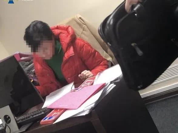 На Житомирщині приватна фірма під час розмитнення євроблях "відмила" понад 6 млн гривень