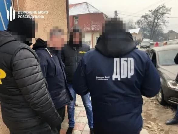 ДБР затримало прикордонника за "сприяння" контрабанді
