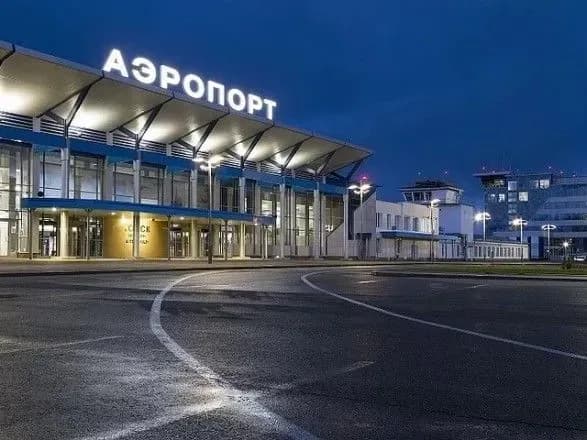 У російському Томську у літака при посадці зруйнувалося шасі