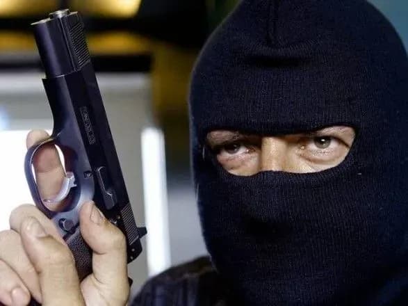 У Кам’янському невідомі зі стріляниною пограбували кафе