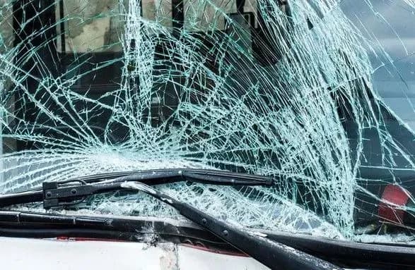 У Чехії перекинувся двоповерховий автобус з підлітками