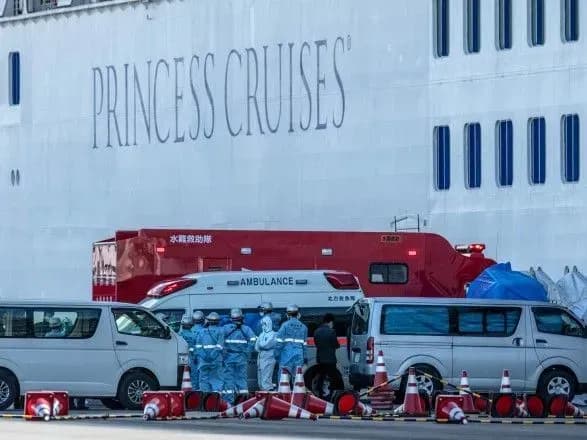 На уражений коронавірусом лайнер Diamond Princess хочуть відправити інфекціоністів