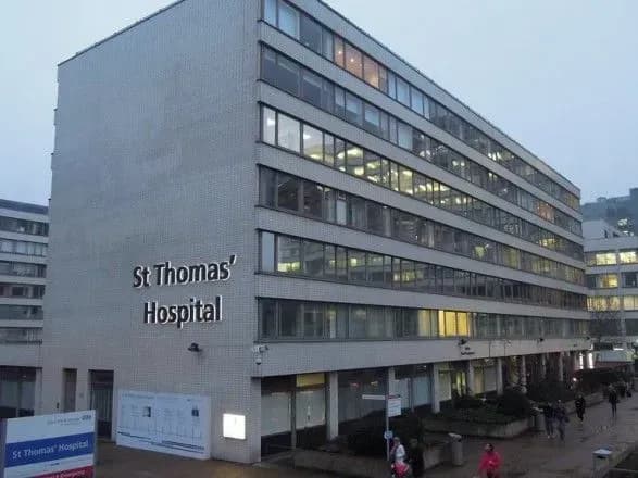 "Суперраспространитель" из Британии привез коронавирус из Сингапура и заразил 11 человек