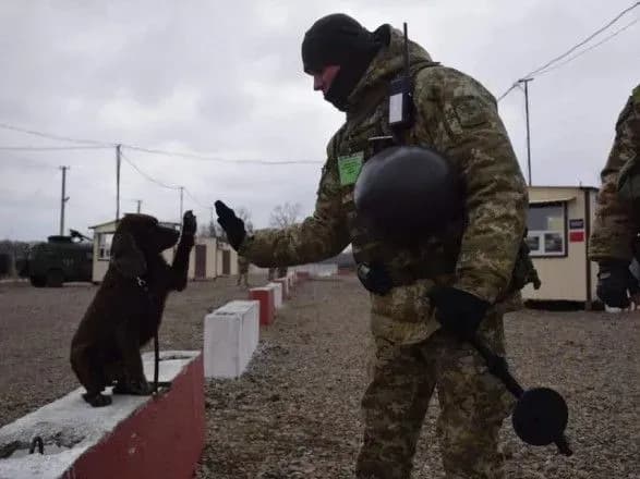 Ситуація на КПВВ на Донбасі: 215 автівок застрягли в чергах