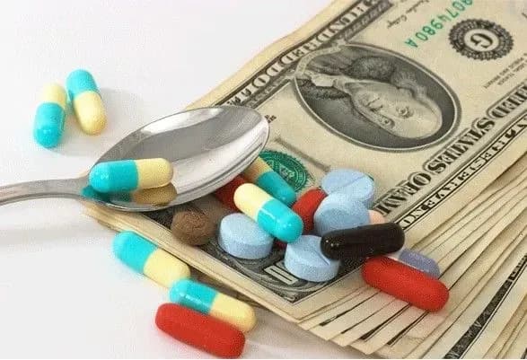 Посольство України в США готове допомогти розслідуванню справи про "фарммафію"