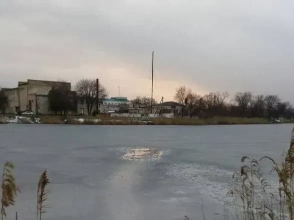 На Херсонщині батько з сином провалилися під лід, чоловік загинув