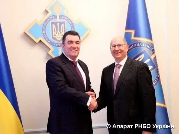 Реформирование ОПК и глобальные вызовы: о чем Данилов говорил с советником США Винтером