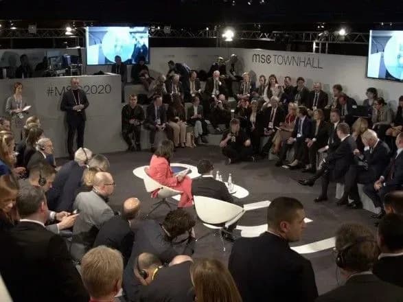 Президент вкотре наголосив на необхідності проведення українських виборів на Донбасі та в Криму