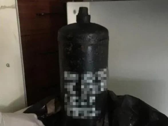 У центрі Києва із гаража вилучили 30 літрів ртуті та дві гранати