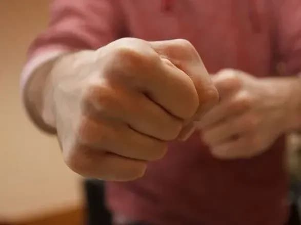 На Буковині чоловік побив у школі кривдника свого сина: відкрито два провадження