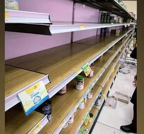 Порожні магазини, черги і паніка: як живе Мілан під час епідемї коронавірусу