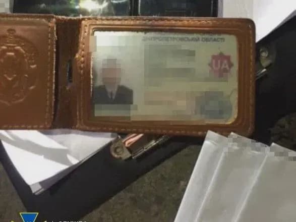 У Дніпрі оголосили про підозру поліцейському, який вимагав 250 тис. гривень за закриття провадження