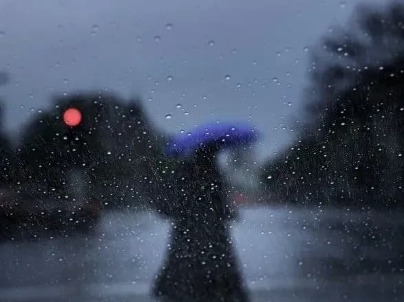 В Україні сьогодні вируватиме негода: значні опади та вітер