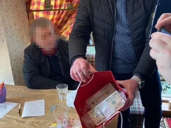 У Києві зловмисники торгували державними посадами за понад 4 млн доларів