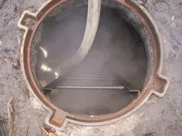 У Києві у люці теплотраси виявили три трупи