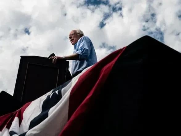 Facebook изучает подозрительные публикации, после сообщений о поддержке Сандерса Россией - WSJ