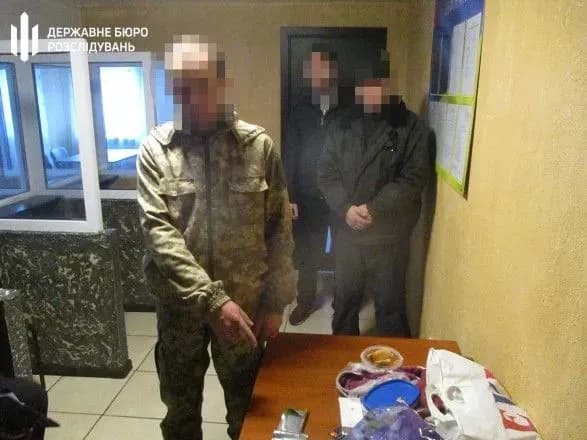 Працівник Запорізького СІЗО підозрюється в збуті наркотиків засудженим