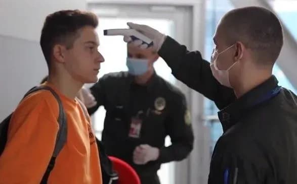 У "Борисполі" показали, як пасажири проходять температурний скрінінг