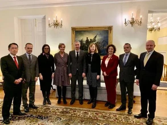 Рябошапка зустрівся з послами "Великої сімки": деталі