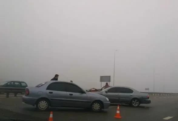 На "Одеській трасі" під Києвом сталося 2 ДТП, є постраждалий