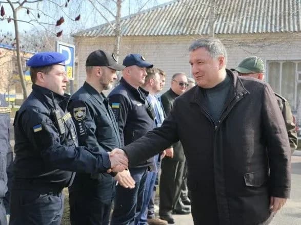 Всіх евакуйованих українців доправлять додому вже найближчим часом - Аваков