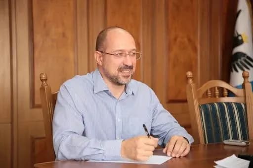 Ми не збираємося закривати жоден медичний заклад – Прем'єр