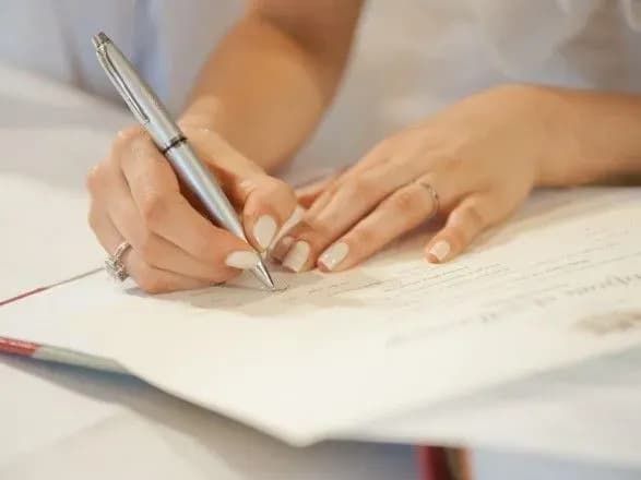 В Україні торік понад 60 тисяч жінок не змінювали прізвище при одруженні