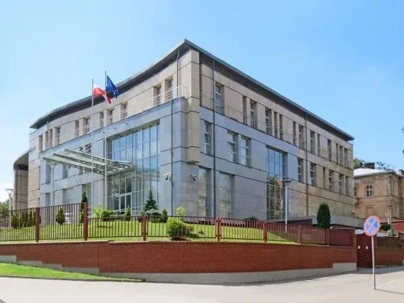 Генконсульство Польщі у Львові призупинило прийом