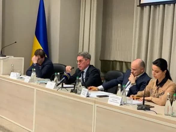 У МОЗ заявили, що не планують закривати лікарні з 1 квітня