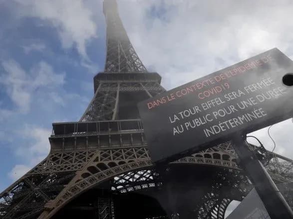 Пандемія коронавірусу: Франція закриває відвідування публічних місць